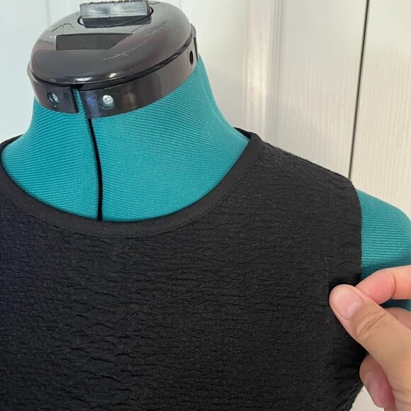 Vince Black Sleeveless Lightweight Textured Fully Lined Career Casual Blouse - Picture 8 of 9